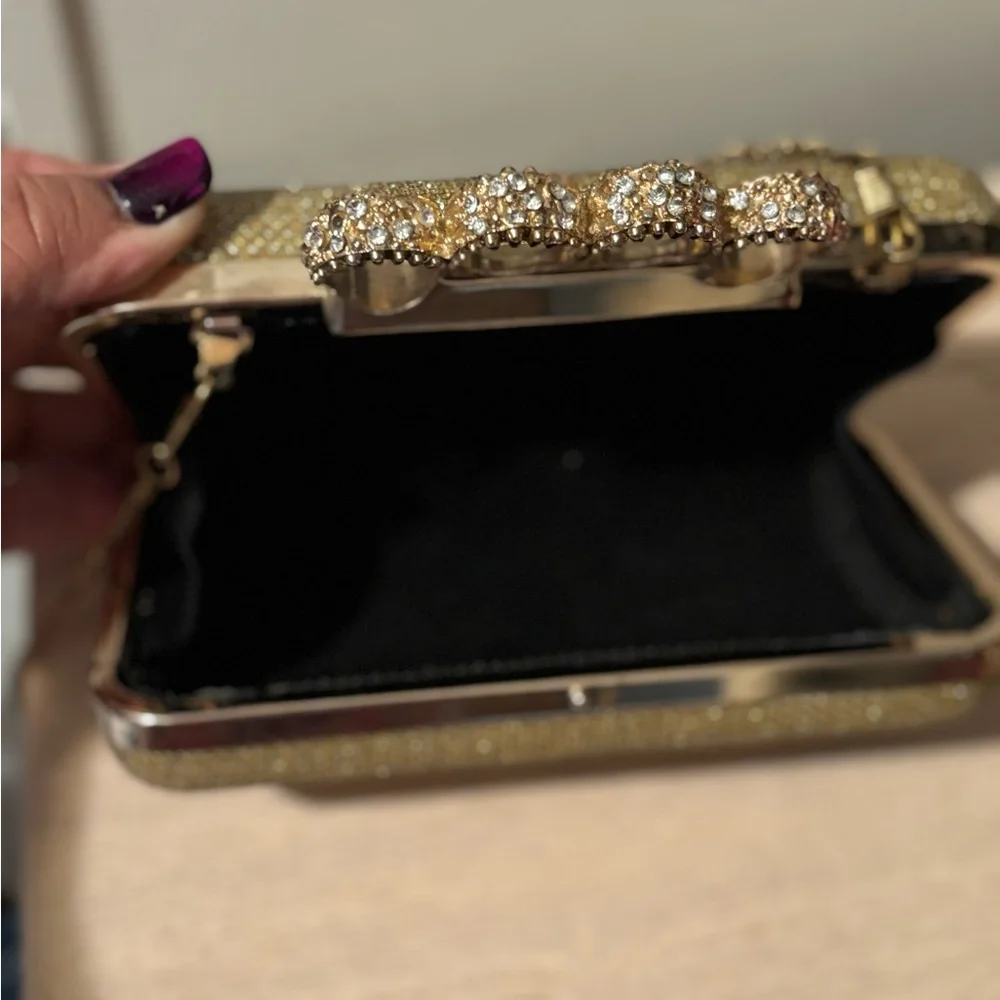 Gold shimmering Rhinestone Clutch - Picture 4 of 9